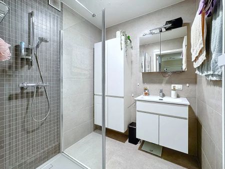 Recent en centraal gelegen app. met 2 slaapkamers, terras en autostandplaats - Foto 4