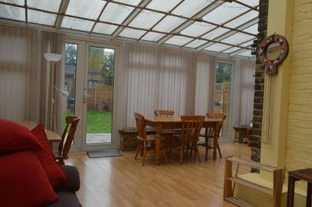 House share to rent - Photo 2