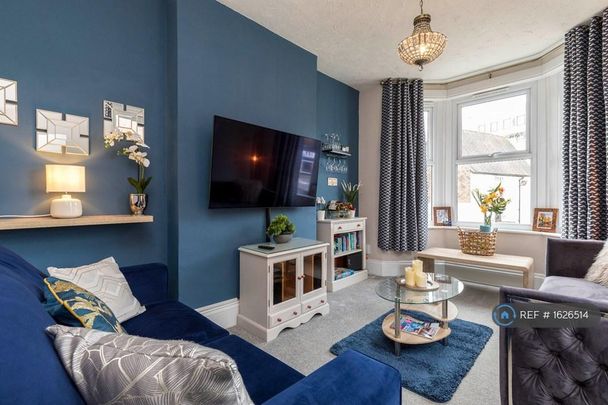 4 bedroom semi-detached house to rent - Photo 1