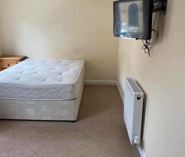 2 Highfields, Huddersfield, HD1 - Photo 1