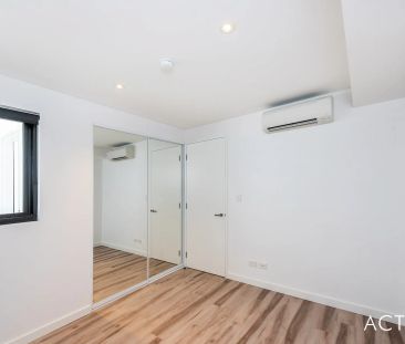 Contemporary Apartment within walking distance to shops, cinema, re... - Photo 6