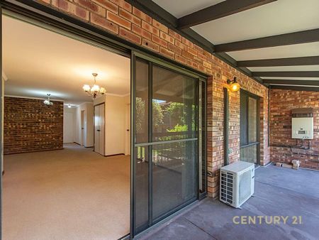 Unfurnished 2 Bedroom Apartment in a Secure Complex. - Photo 2