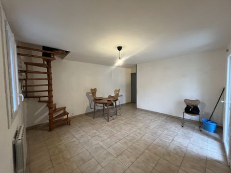 Sommières Hors Centre Piéton - Appartement de type F3 de 54,94m2 en duplex - Photo 3