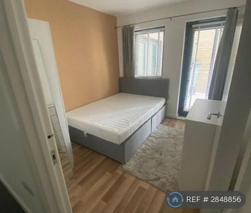 4 bedroom semi-detached house to rent - Photo 4