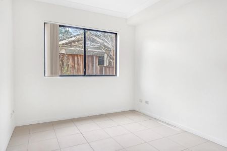 Beautifully Presented Apartment In Blue Ribbon Location - Photo 5