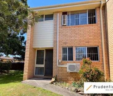 Low Maintenance Townhouse - Photo 3