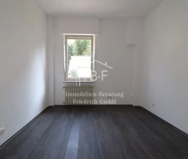 Mädels Wohngemeinschaft - Kleines WG-Zimmer in zentralem Einfamilie... - Photo 5