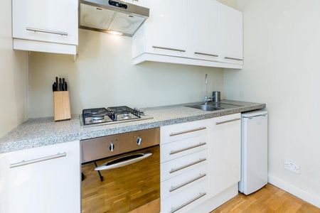 Centrally located one bedroom property minutes to Old Street Station - Photo 5