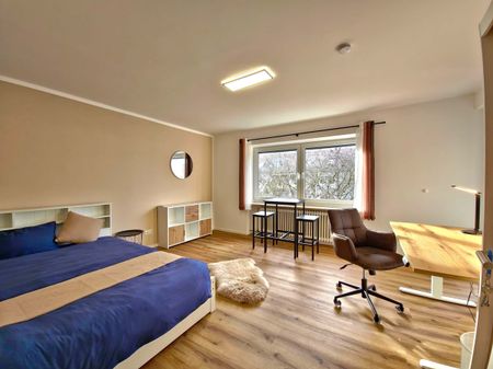 U-Bahn gleich nebenan - Großes Zimmer mit Balkon - Photo 3