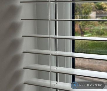 3 bedroom flat to rent - Photo 4