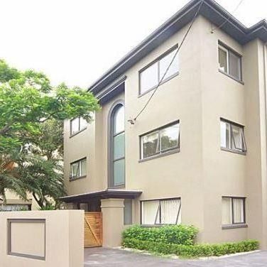 Top Floor Two Bedroom Apartment - Photo 1