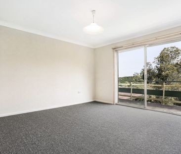 Five-Bedroom Multi-Level Family Home with Expansive Lawn - Photo 5