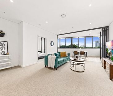 Spacious FULL Furnished Apartment With Water View! - Photo 3