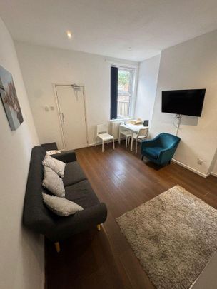 3 bedroom flat to rent - Photo 1