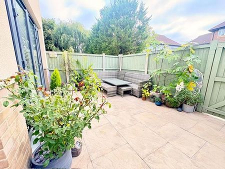 3 bedroom semi-detached house to rent - Photo 3
