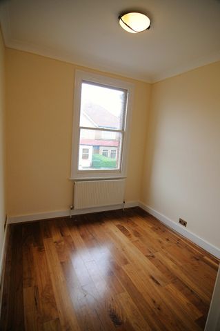 2 Bed Flat, Harrow View, HA1 - Photo 2