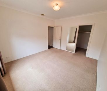 2/21 Hart Street, Airport West VIC 3042 - Photo 6