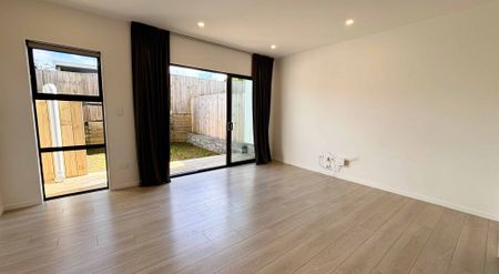 Modern Comfort in the Heart of Te Atatu Peninsula - Photo 2
