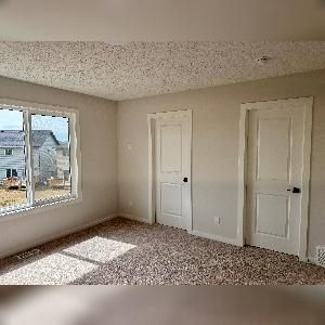 4 Bed 3 Bath Dbl Garage Upper Suite Maple Crest - Photo 2