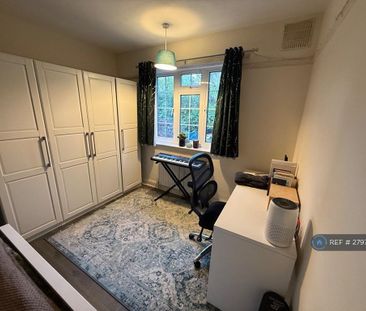 1 bedroom in a flat share to rent - Photo 2