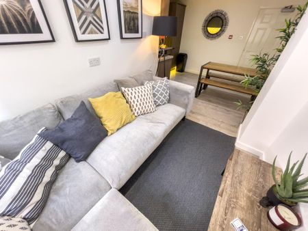 5 bedroom flat to rent - Photo 3