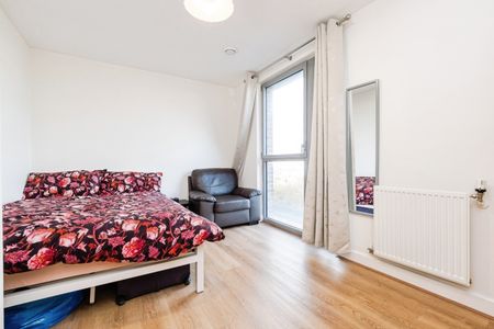 3 Bed Flat, Heron Place, E16 - Photo 4