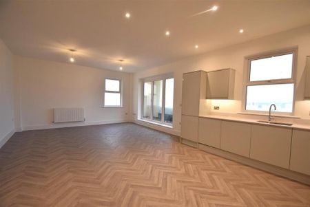 3 bedroom apartment to rent - Photo 2