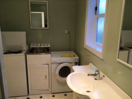 Spacious, sunny, secure two double bedroom flat - Photo 2