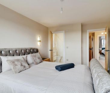 4 bedroom link detached house to rent - Photo 5