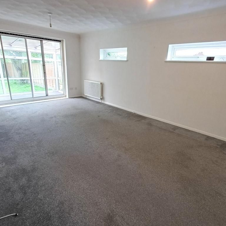 2 bedroom bungalow to rent - Photo 1