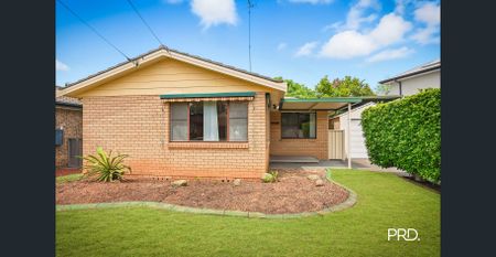 Charming 3-Bedroom Home in Prime Emu Plains Location! - Photo 5