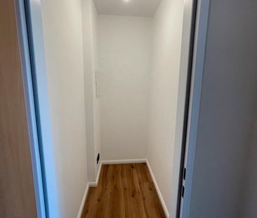 Erstbezug nach Sanierung teilmöblierte 2 Zimmer Wohnung City! - Photo 1