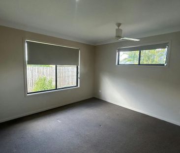 THIS MODERN, SPACIOUS 4 BEDROOM HOME IS AVAILABLE NOW! - Photo 6