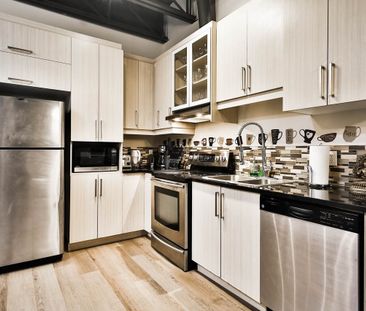 2070 Rue Clark condo — Montréal, QC (4-Bedroom) - 4 Bedroom - Photo 2