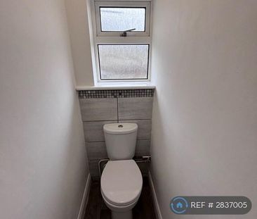 3 bedroom terraced house to rent - Photo 6