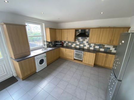 3 bed Terraced - To Let - Photo 4