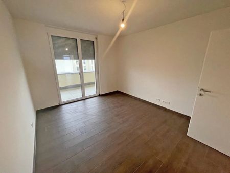 Geräumige Mietwohnung mit Balkon und Tiefgaragenparkplatz ...! - Foto 3