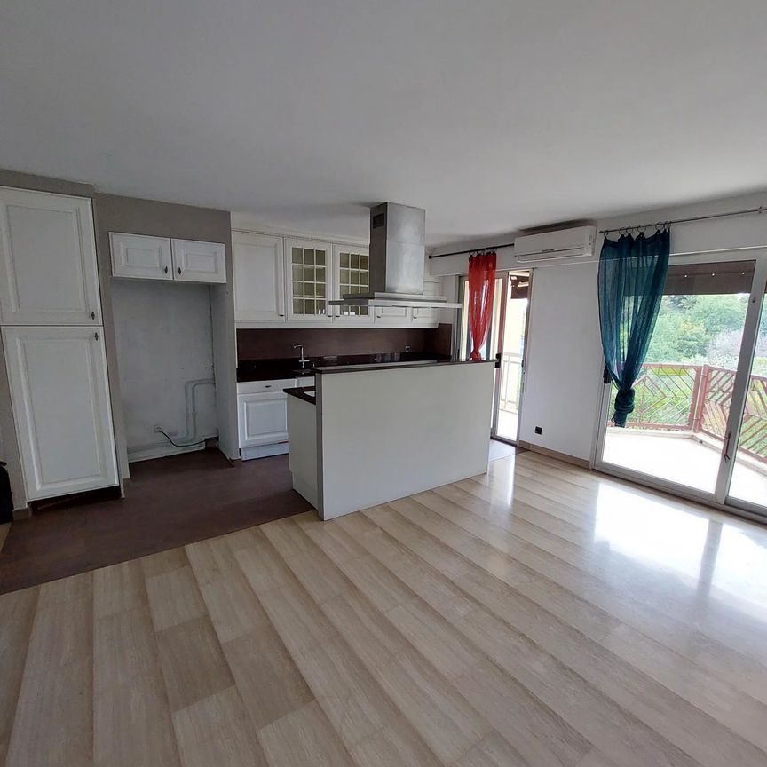 Location Appartement 4 pièces 81m² NICE 06200 - Photo 1