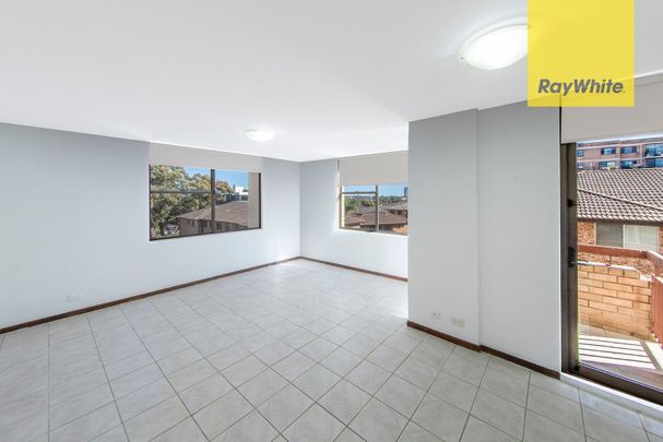 LARGE 3 BEDROOM UNIT IN GOOD STREET - Photo 1