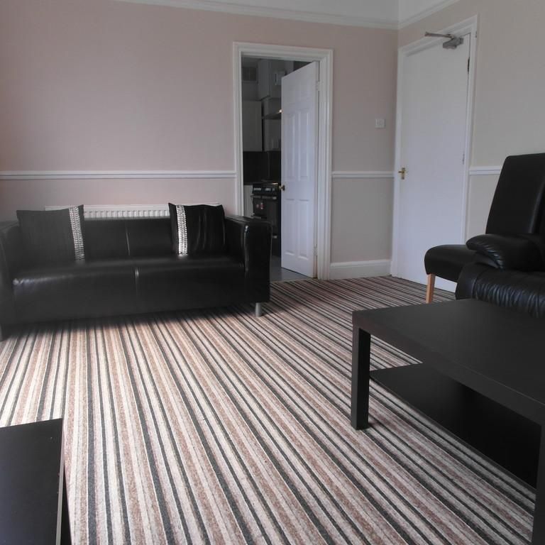 8 bedroom detached house to rent - Photo 1