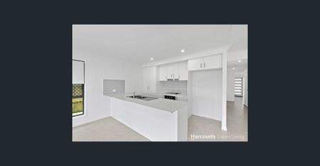 Modern Family Home - Photo 3