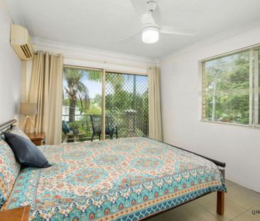 Prime Palm Beach Location - Steps From The Beach - Photo 2