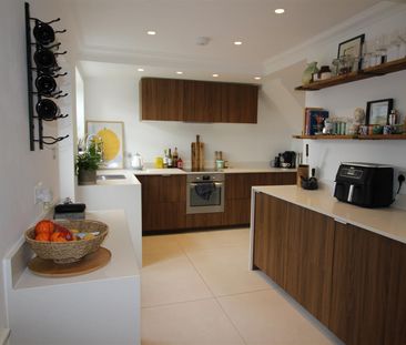 3 Bedroom Terraced House for Rent - Photo 1