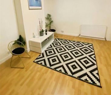 3 bedroom flat to rent - Photo 2