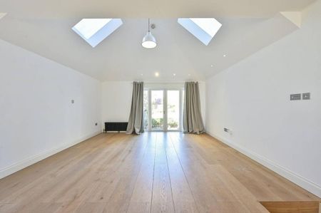 3 bedroom flat to rent - Photo 2