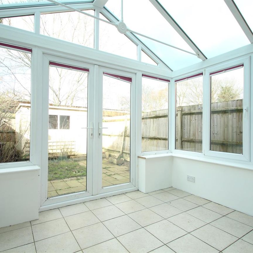 Milton Place, High Wycombe - Photo 1