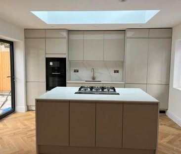 4 bedroom end of terrace house to rent - Photo 6