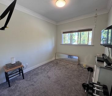 Lower Mission: 3 bed, 2 bath – main top floor unit - Photo 1