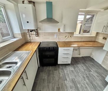 2 bedroom end of terrace house to rent - Photo 4