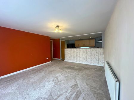 1 Bed Flat, Woodside Court, LS18 - Photo 2